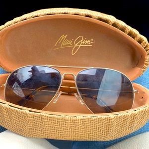 Lightly used in near new condition Maui Jim aviator sunglasses